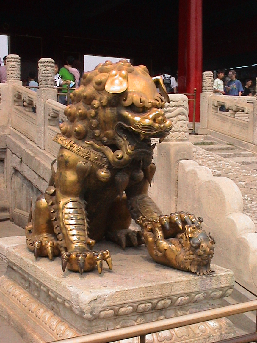lion femelle dor avec son lionceau