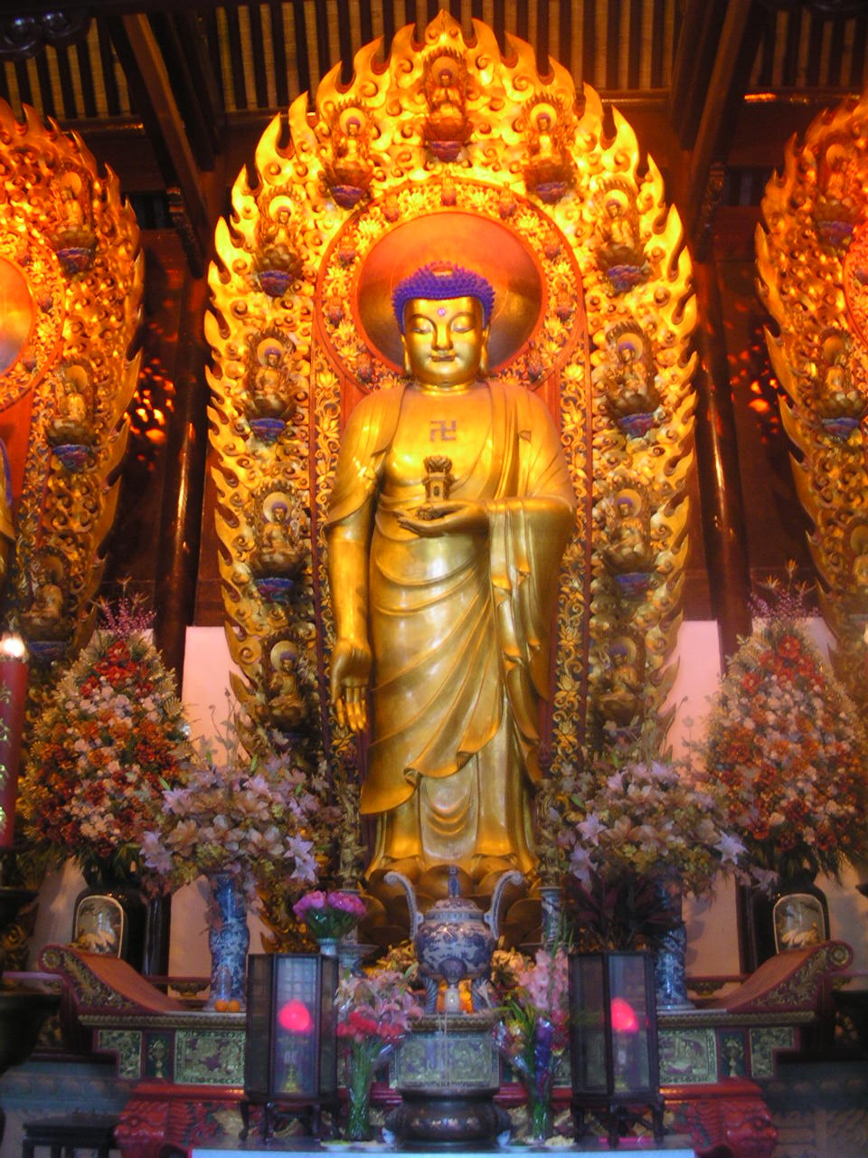 Photograhie d'un bouddha dor
