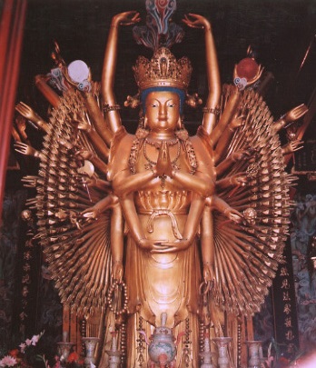 Photographie d'un bouddha dor  1000 bras